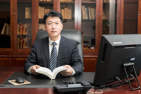 冯军,教授,法学博士,博士生导师,全国教育系统先进工作者,河北省杰出