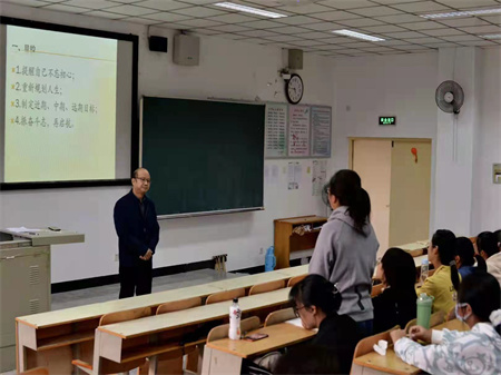 10.13 21级口腔主题班会活动.jpg