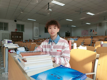 吴伟杰_副本.jpg